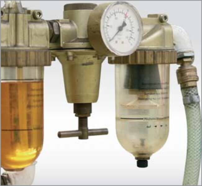 Fig. 6: Combinaţie FRL: filtru - regulator - lubrificator